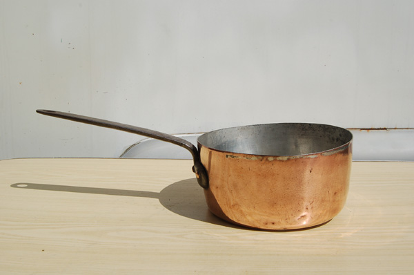 ANCIENNE CASSEROLE  20 CM ETAMAGE NEUF