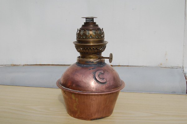 ANCIEN LAMPE A PETROLE C